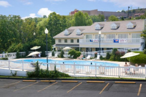 Отель Honeysuckle Inn & Conference Center  Брэнсон